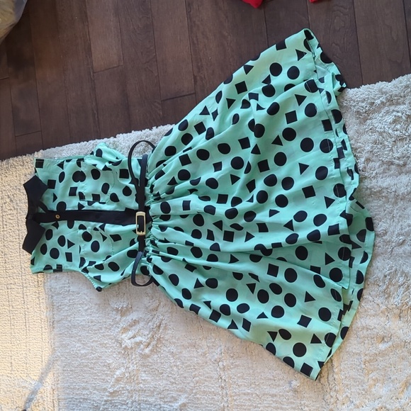 Dresses - Picture 3 of 8